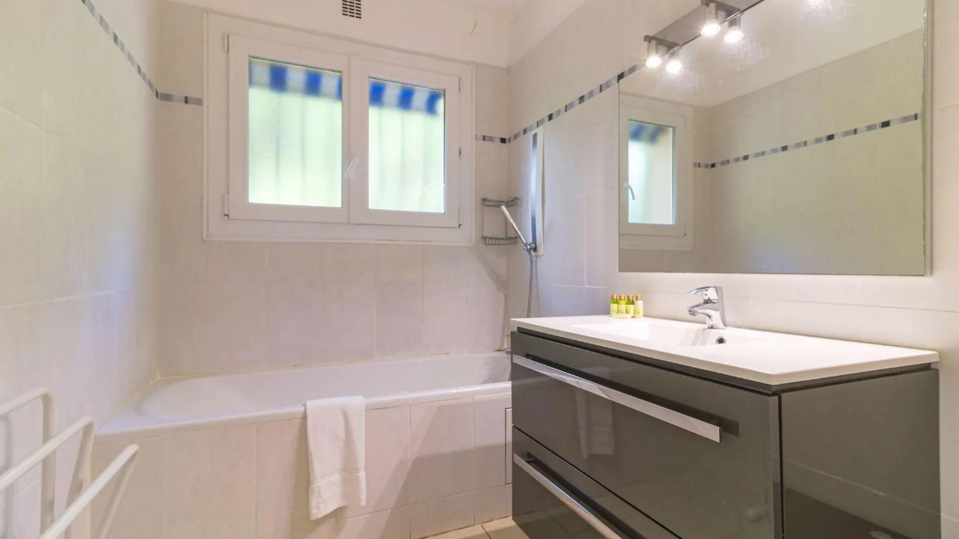 Select'Sohome - Magnifique Villa Pour 10 Personnes Avec Piscine A Debordement Et Vue Sur La Mer ! - Villa Pavillou Le Lavandou